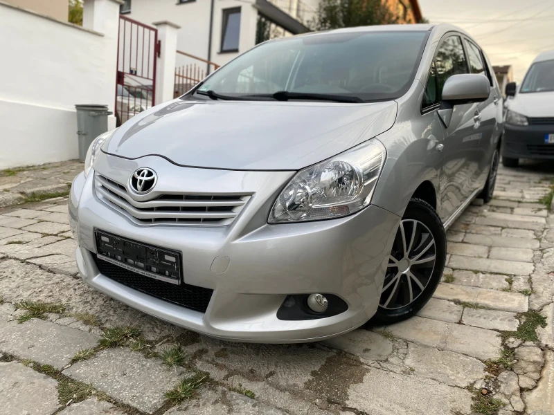 Toyota Verso 2.0 D-4D, снимка 7 - Автомобили и джипове - 47328966