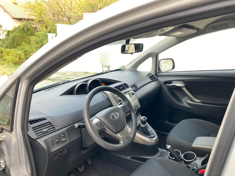 Toyota Verso 2.0 D-4D, снимка 14 - Автомобили и джипове - 47328966