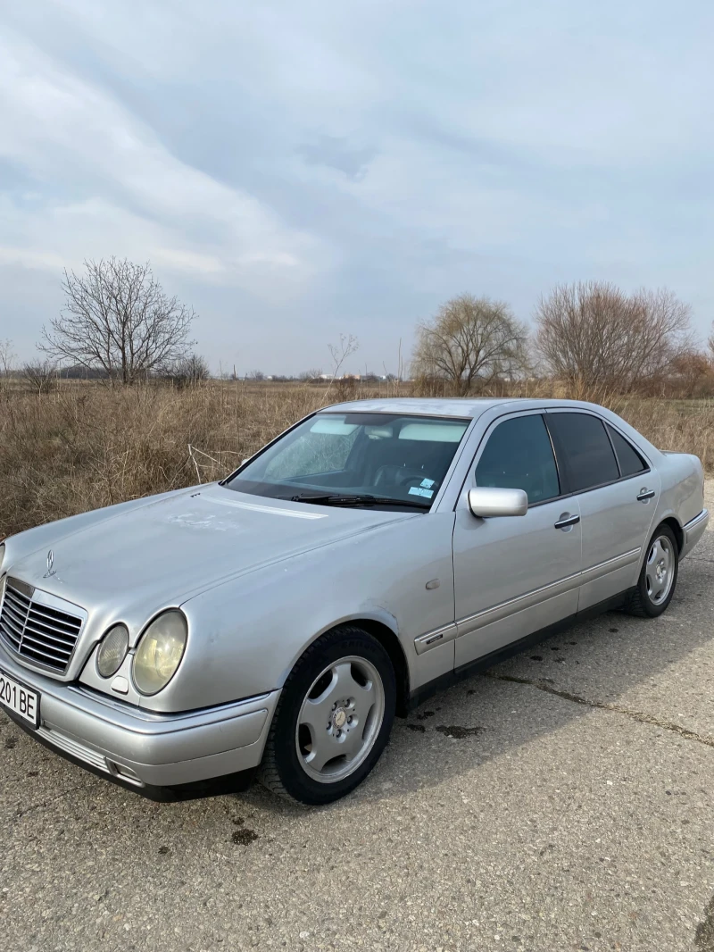 Mercedes-Benz E 300, снимка 1 - Автомобили и джипове - 48441813