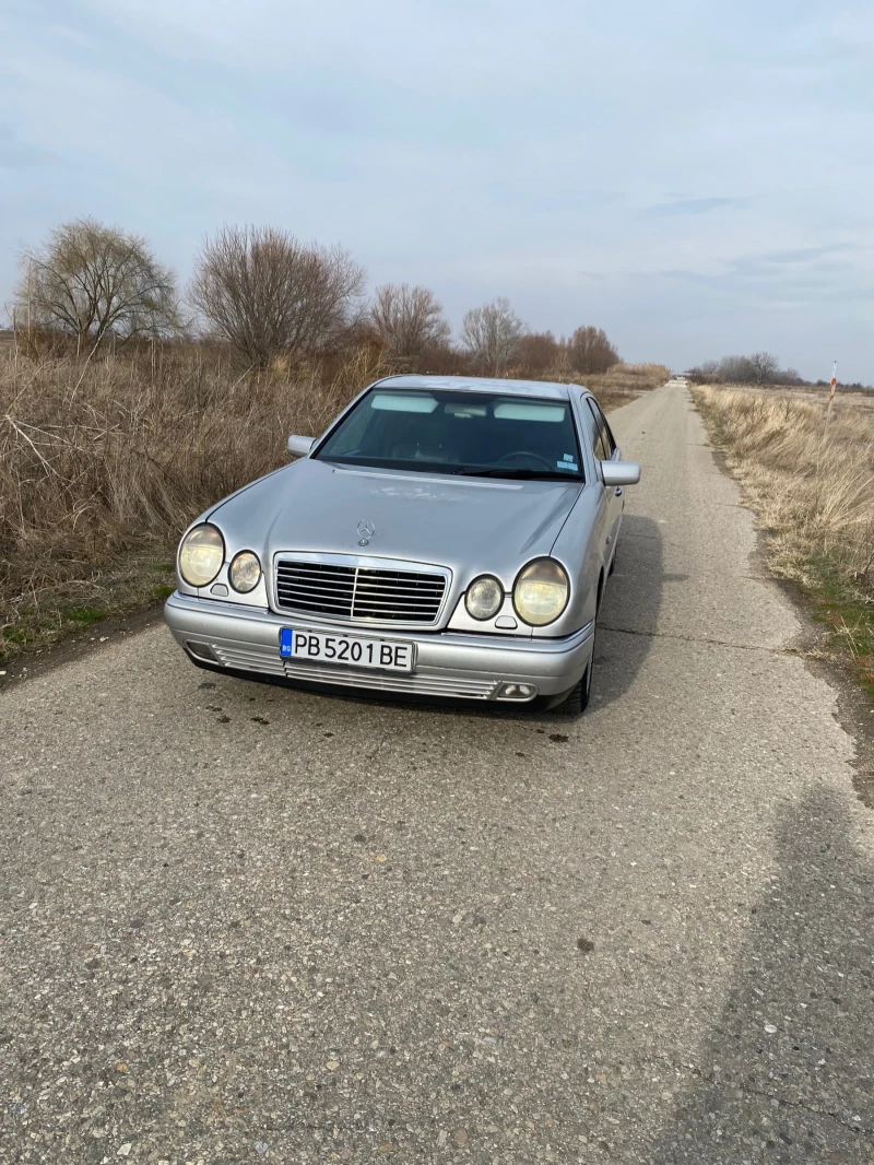 Mercedes-Benz E 300, снимка 2 - Автомобили и джипове - 48441813