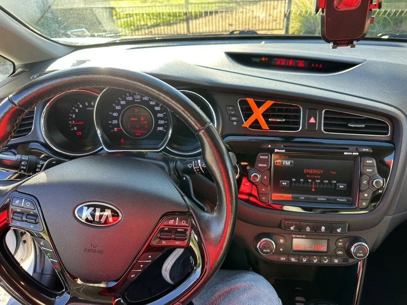 Kia Ceed 1.6 CRDI - 128 HP , Автоматик , ПОДГРЕВ НА ВОЛАН, снимка 6 - Автомобили и джипове - 52592407