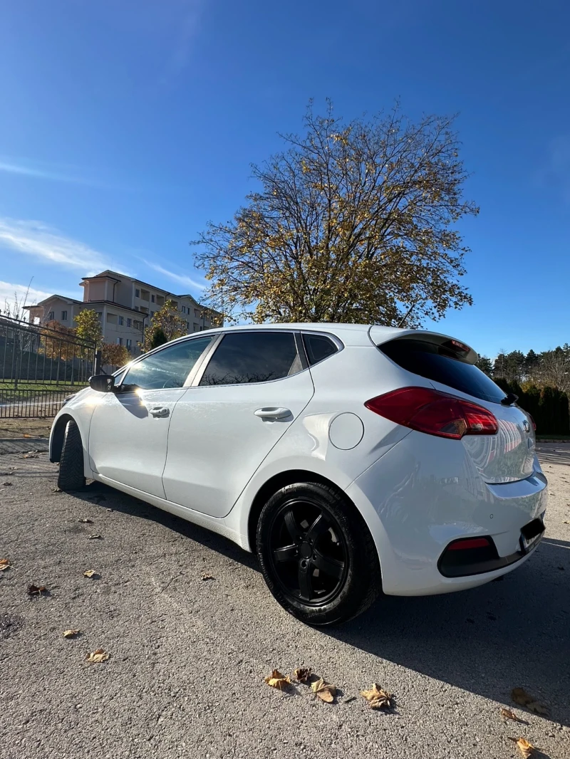Kia Ceed 1.6 CRDI - 128 HP , Автоматик , ПОДГРЕВ НА ВОЛАН, снимка 3 - Автомобили и джипове - 52592407
