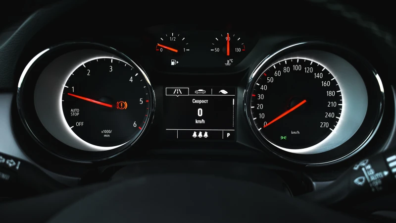 Opel Astra Sports Tourer 1.6d Edition Automatic, снимка 14 - Автомобили и джипове - 52739828