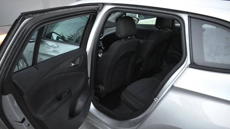 Opel Astra Sports Tourer 1.6d Edition Automatic, снимка 9 - Автомобили и джипове - 52739828