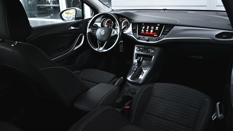 Opel Astra Sports Tourer 1.6d Edition Automatic, снимка 11 - Автомобили и джипове - 52739828