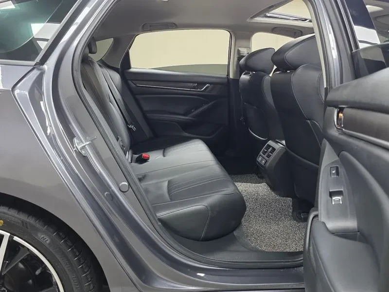 Honda Accord 2.0 Hybrid Touring, снимка 11 - Автомобили и джипове - 55738974