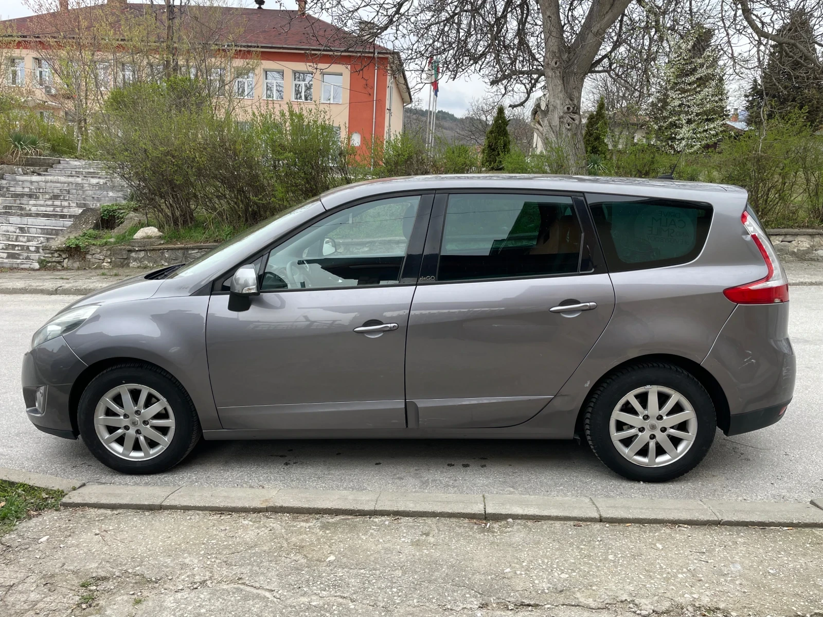 Renault Grand scenic 1.4 TCe 7местен - изображение 3