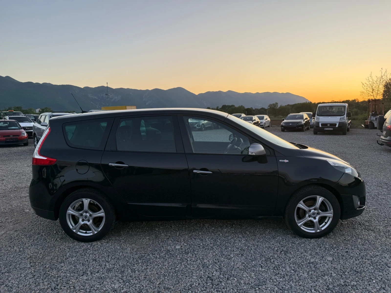Renault Grand scenic 1.6i-110PS-7-МЕСТЕН-НАВИ - изображение 4