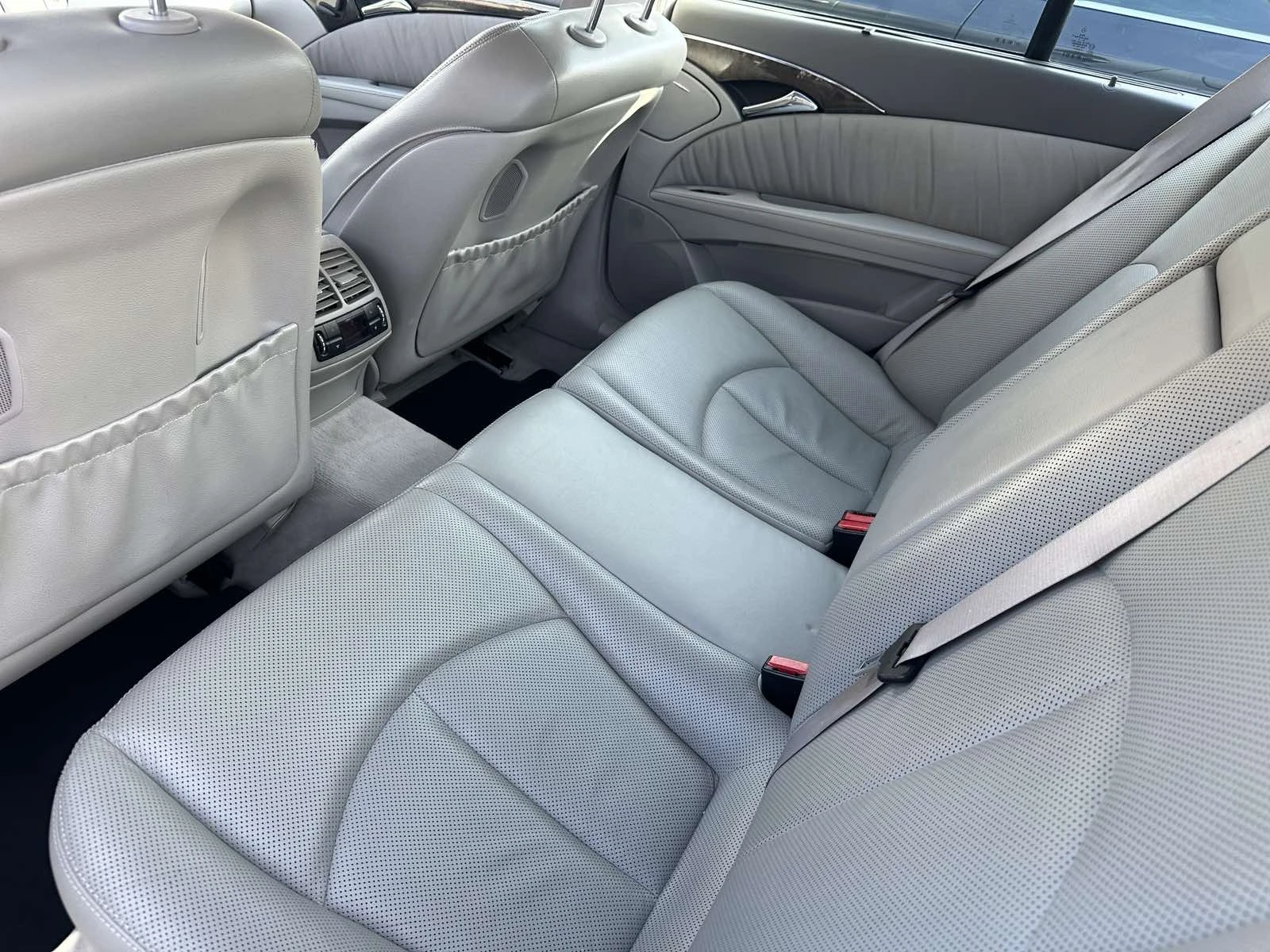Mercedes-Benz E 320 4x4, Airmatic, Distronik, обдух, кейлейс, пано - изображение 10
