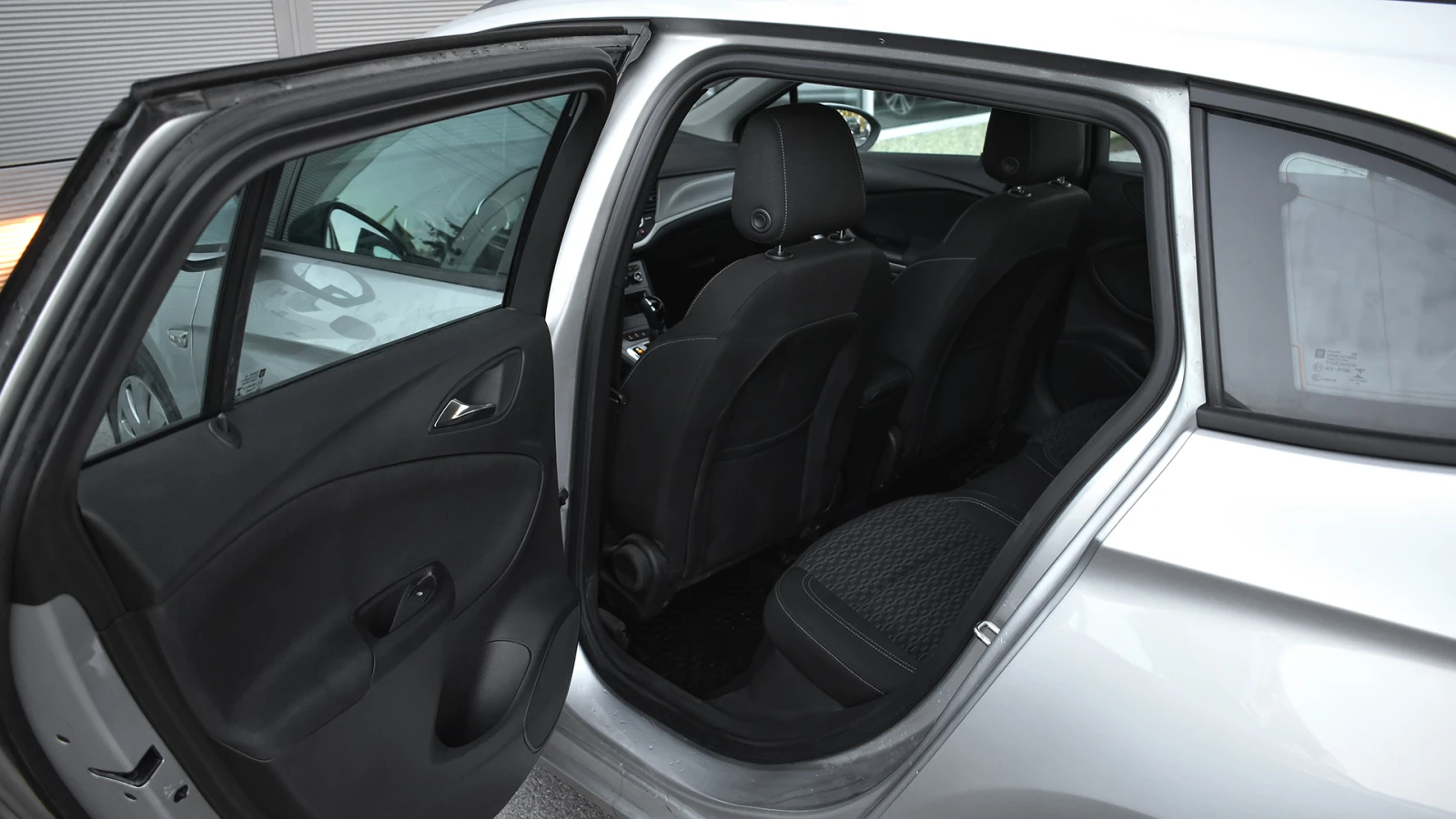 Opel Astra Sports Tourer 1.6d Edition Automatic - изображение 9