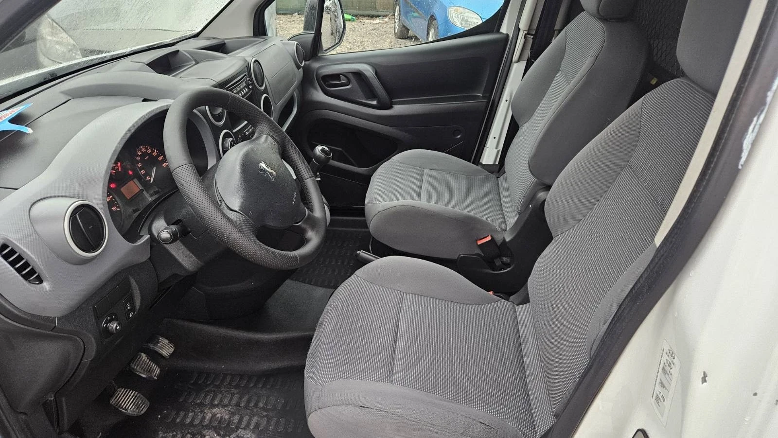 Peugeot Partner, снимка 13 - Автомобили и джипове - 54010206