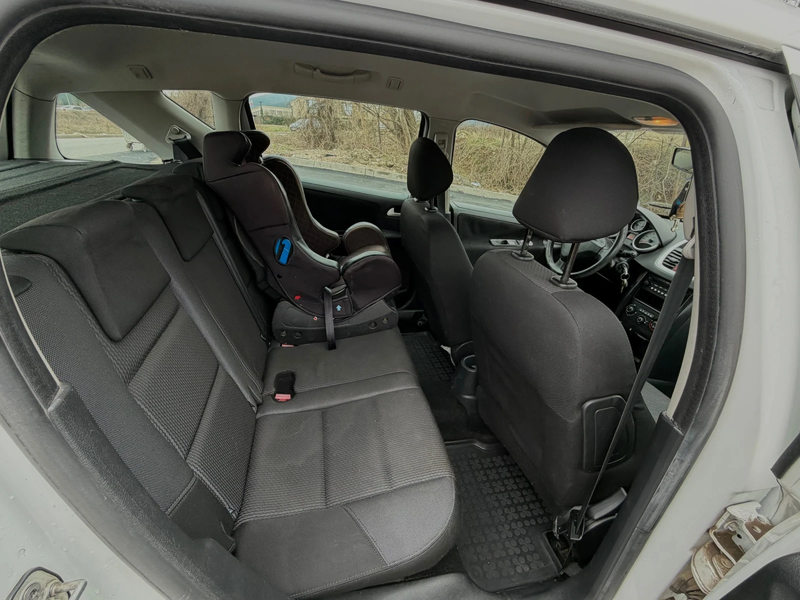 Peugeot 207, снимка 12 - Автомобили и джипове - 54034211