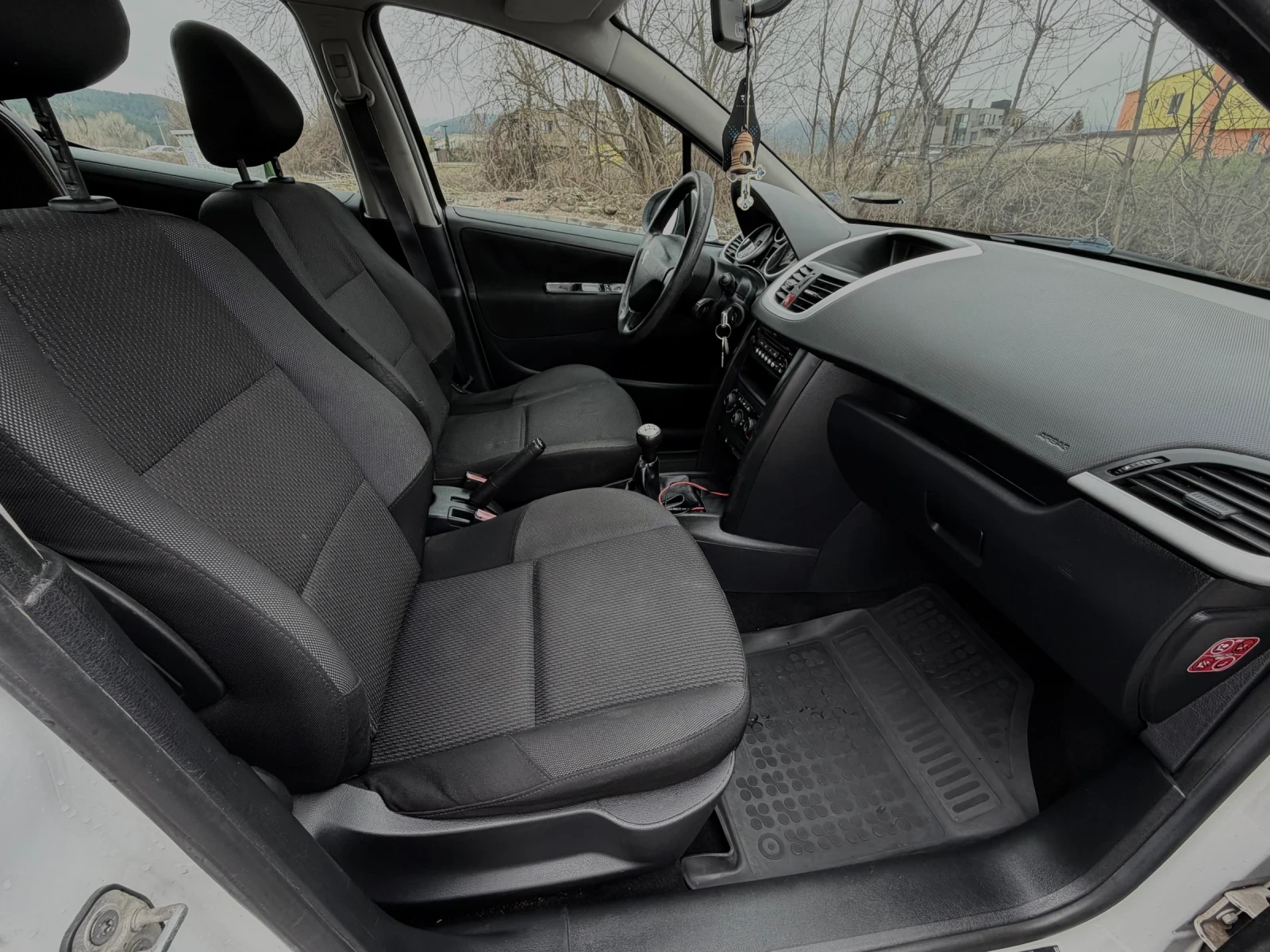 Peugeot 207, снимка 11 - Автомобили и джипове - 54034211