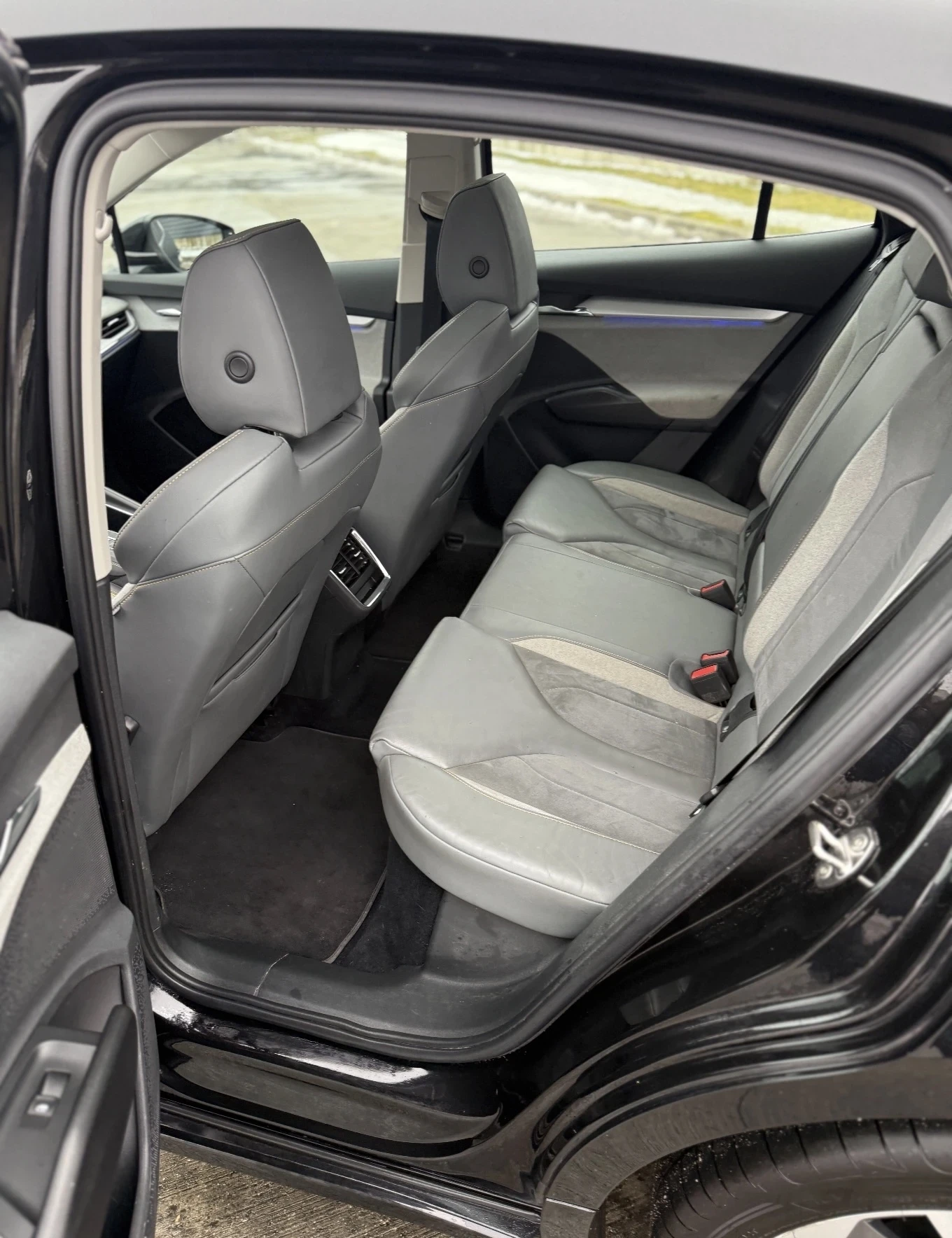 Skoda Enyaq Coupe iV 60, снимка 10 - Автомобили и джипове - 54283504
