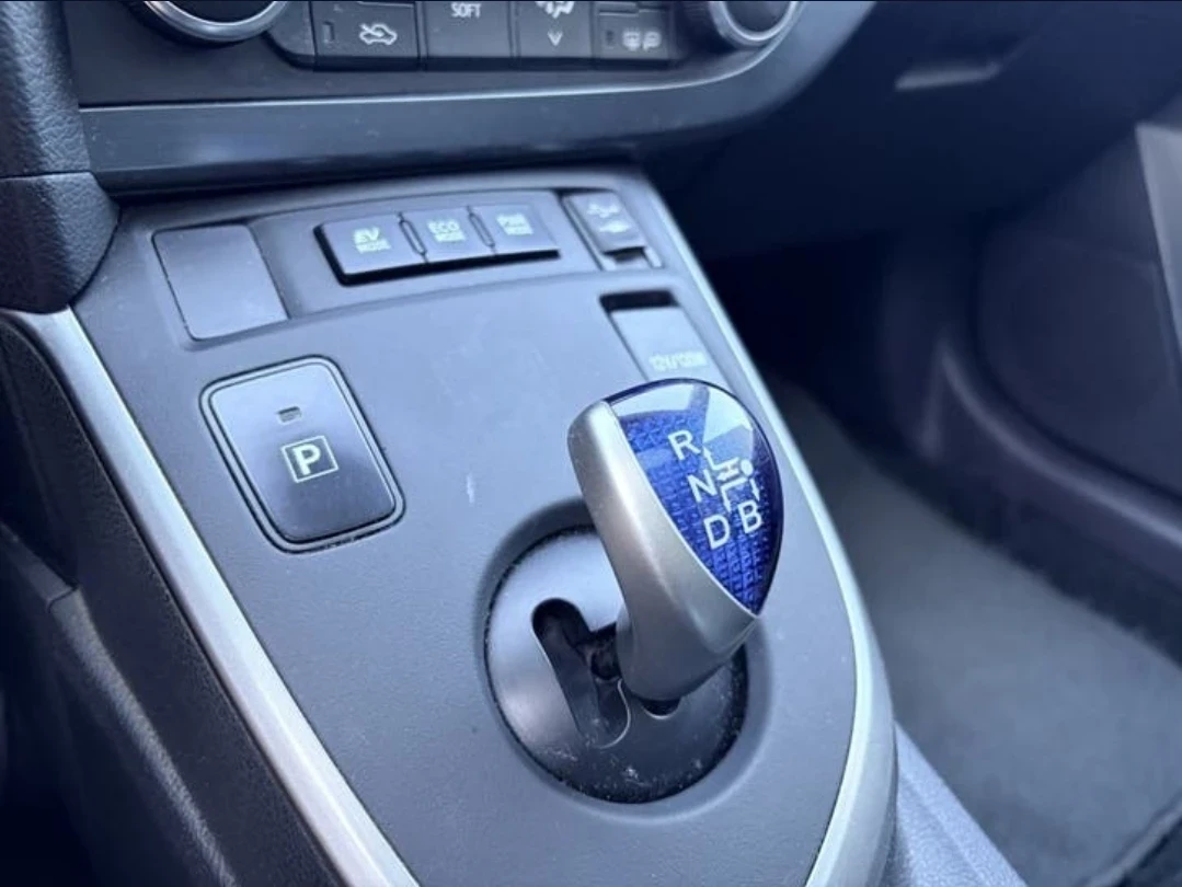 Toyota Auris 1.8 Hybrid, панорама, снимка 11 - Автомобили и джипове - 54707405