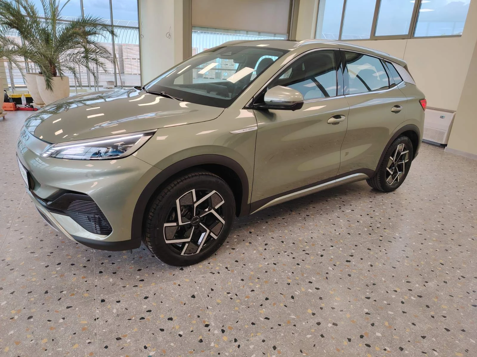 BYD Atto3 64kWh 204кс, снимка 2 - Автомобили и джипове - 54786642