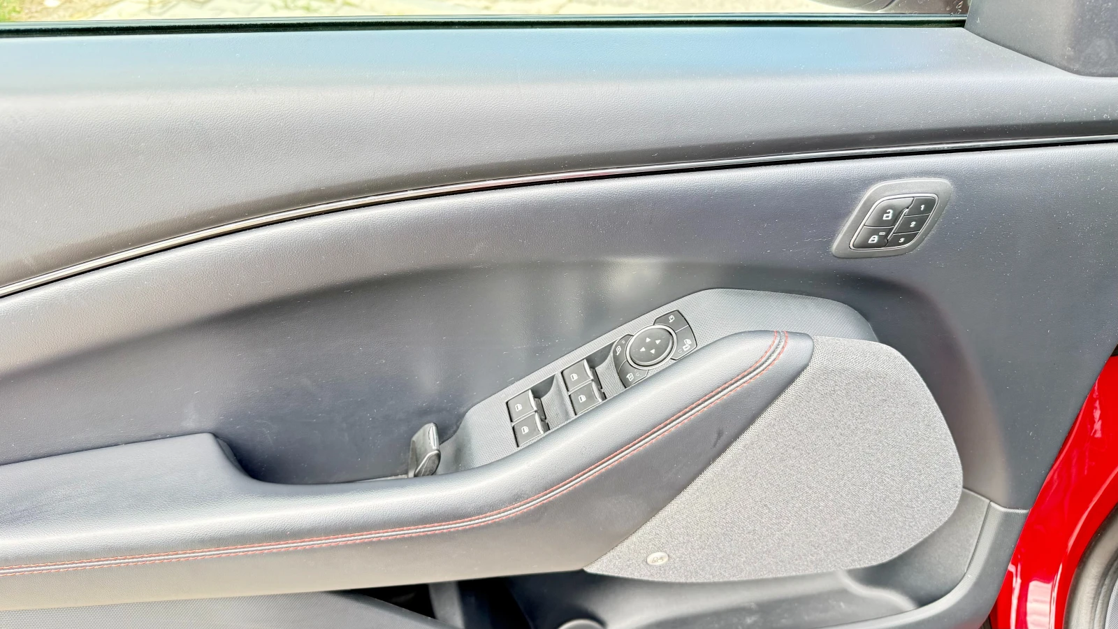 Ford Mustang Mach-E, снимка 12 - Автомобили и джипове - 55750691