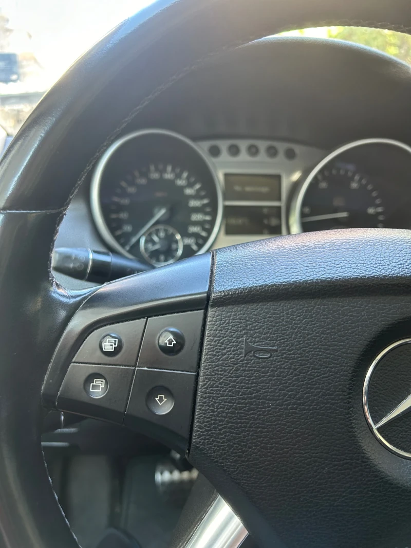 Mercedes-Benz ML 320, снимка 11 - Автомобили и джипове - 47290450