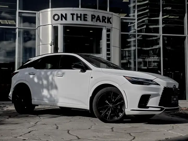 Lexus RX 500h F SPORT/LANE ASSIST/KEYLESS/ПОДГРЕВ/ОБДУХВАНЕ - изображение 2