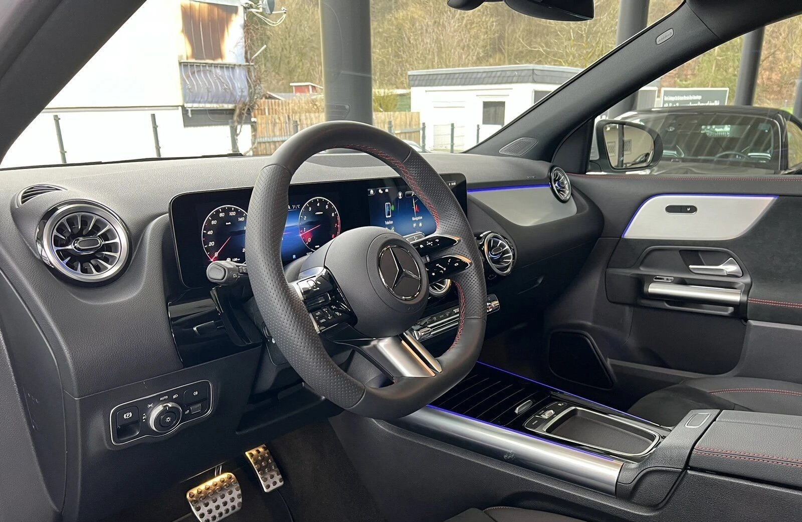 Mercedes-Benz GLA 220 d 4Matic = AMG Line= Premium Package Гаранция - изображение 8