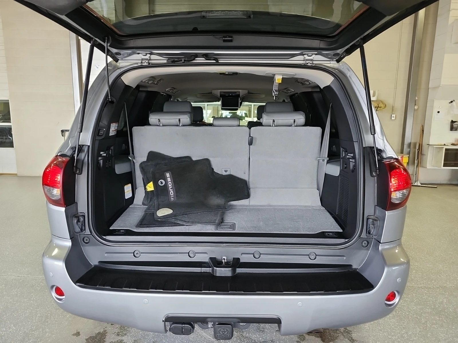 Toyota Sequoia * CARFAX *    | Mobile.bg   11