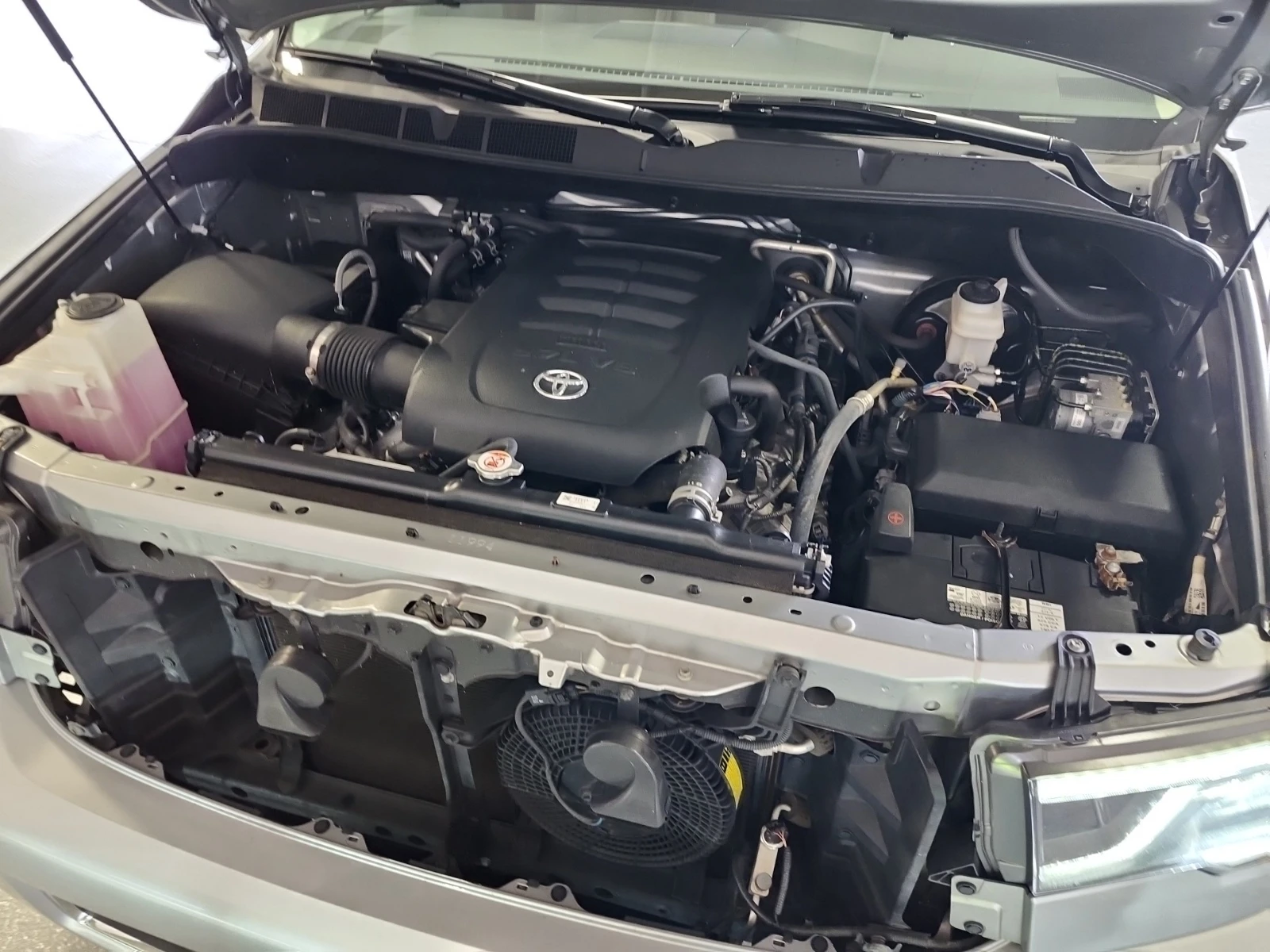 Toyota Sequoia * CARFAX * БЕЗ ПЪРВОНАЧАЛНА ВНОСКА - изображение 10