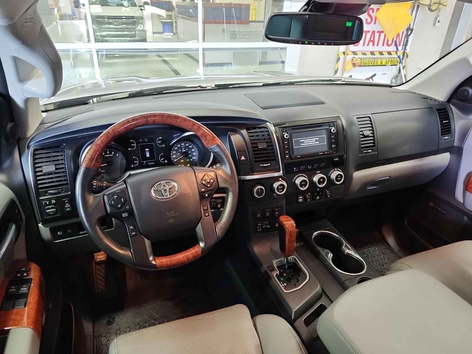 Toyota Sequoia * CARFAX * БЕЗ ПЪРВОНАЧАЛНА ВНОСКА - изображение 6