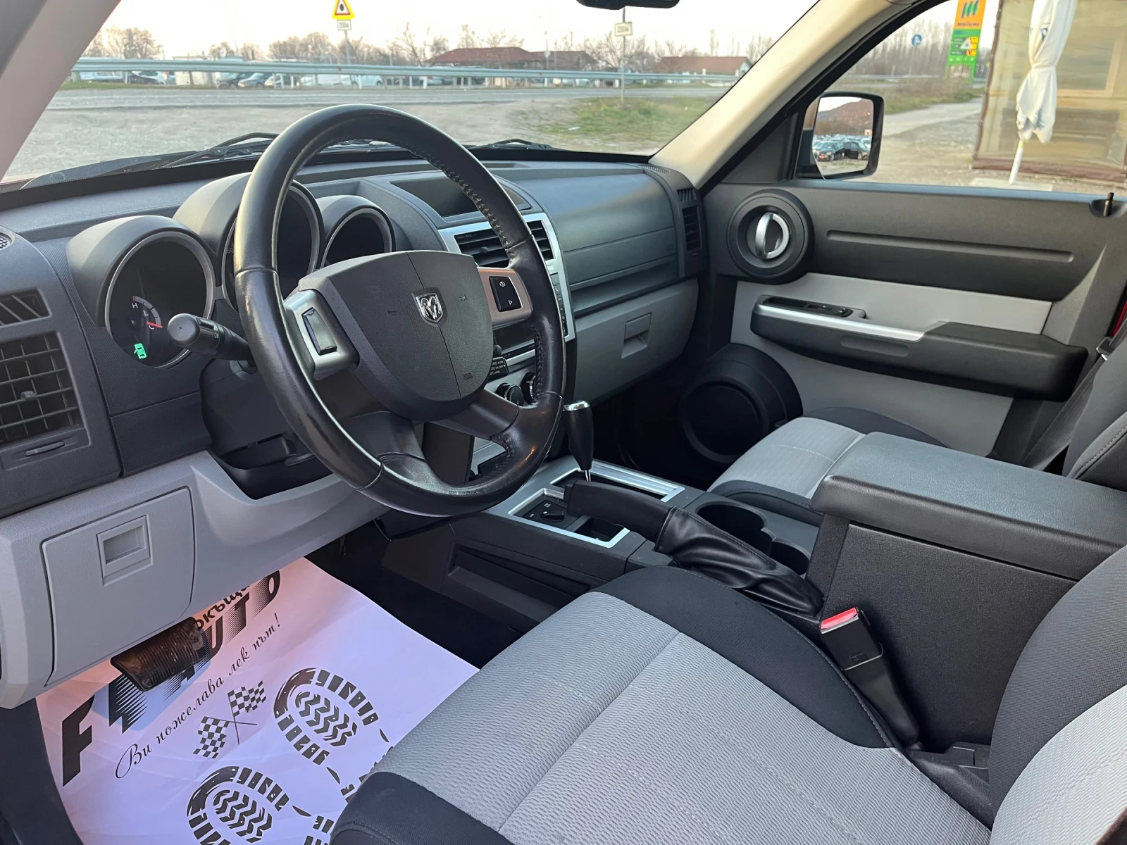 Dodge Nitro 2.8TDI-4x4-AVTOMAT, снимка 13 - Автомобили и джипове - 53854080