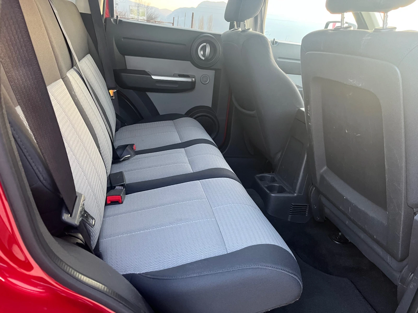 Dodge Nitro 2.8TDI-4x4-AVTOMAT, снимка 7 - Автомобили и джипове - 53854080