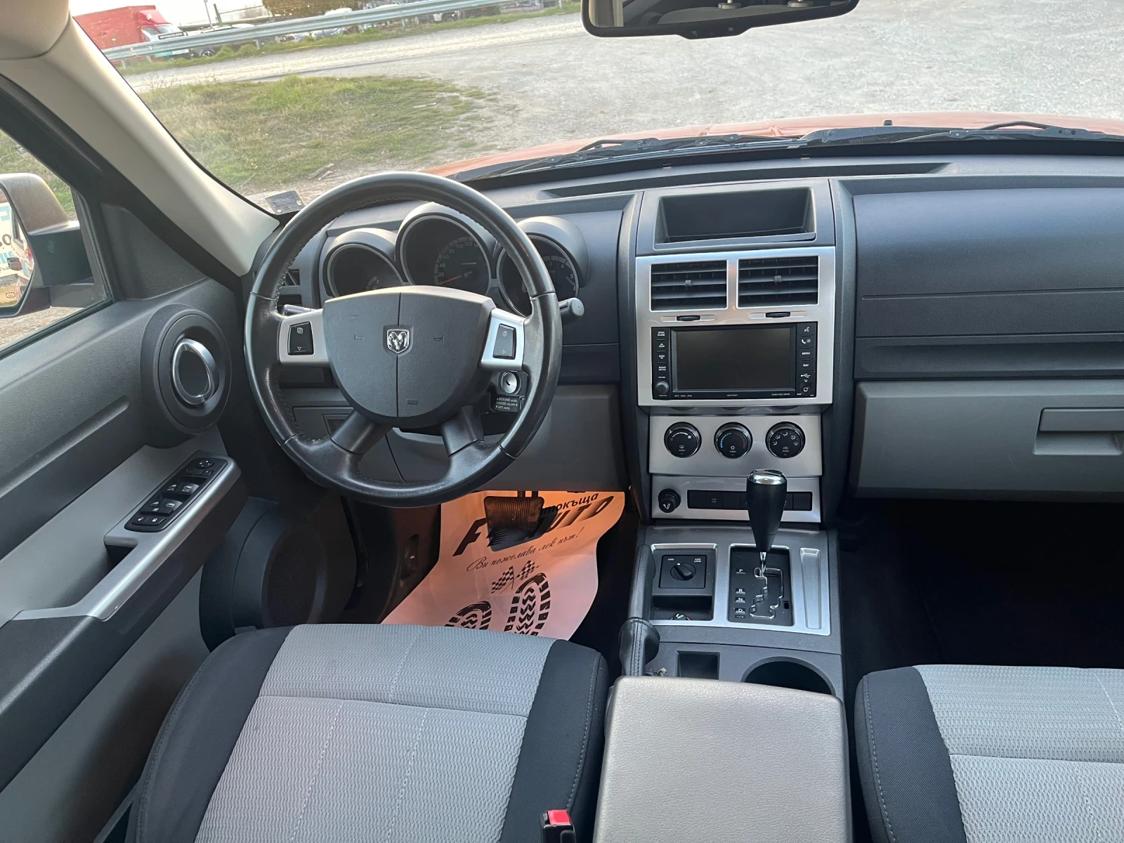 Dodge Nitro 2.8TDI-4x4-AVTOMAT, снимка 8 - Автомобили и джипове - 53854080