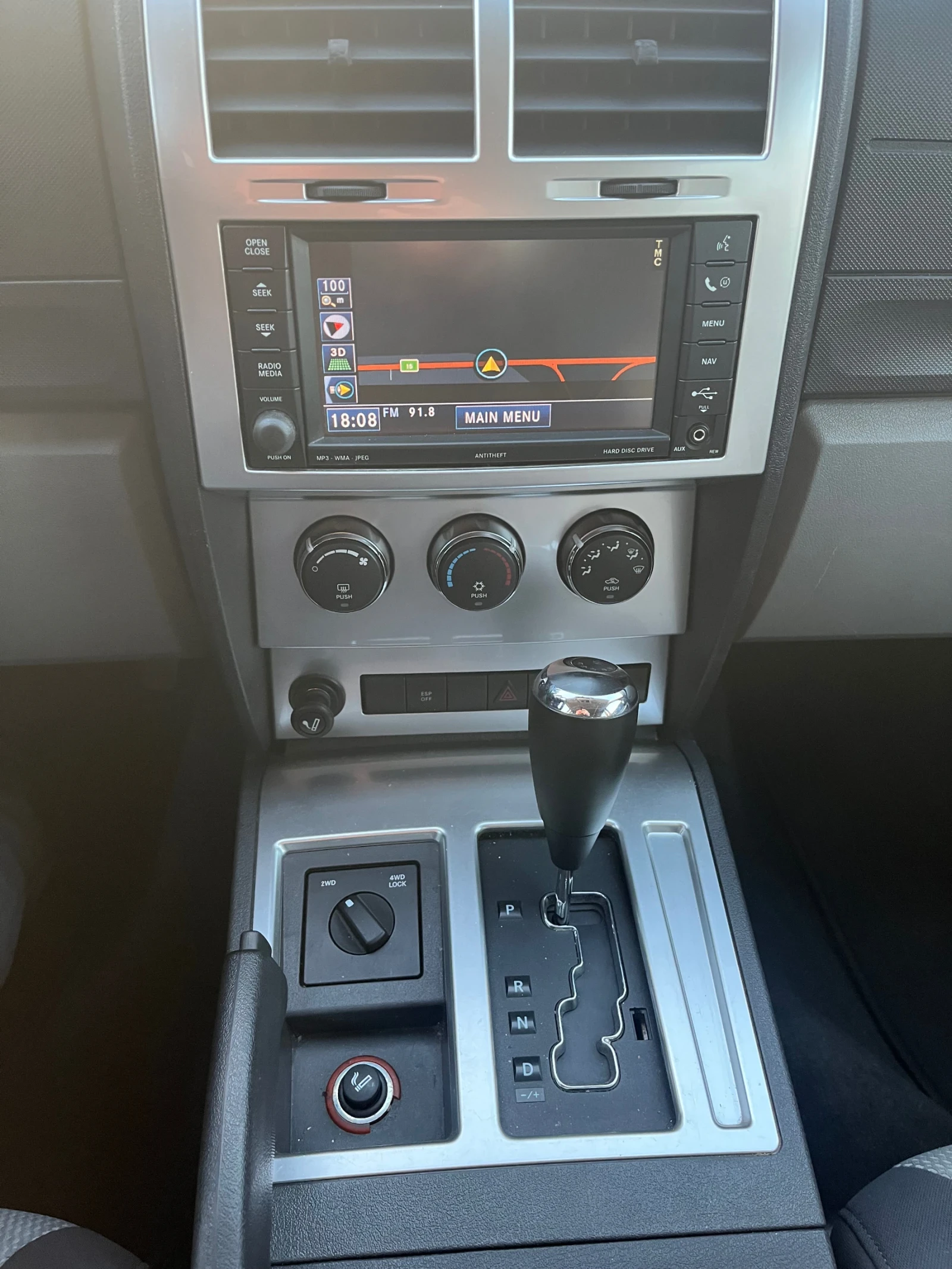 Dodge Nitro 2.8TDI-4x4-AVTOMAT, снимка 15 - Автомобили и джипове - 53854080