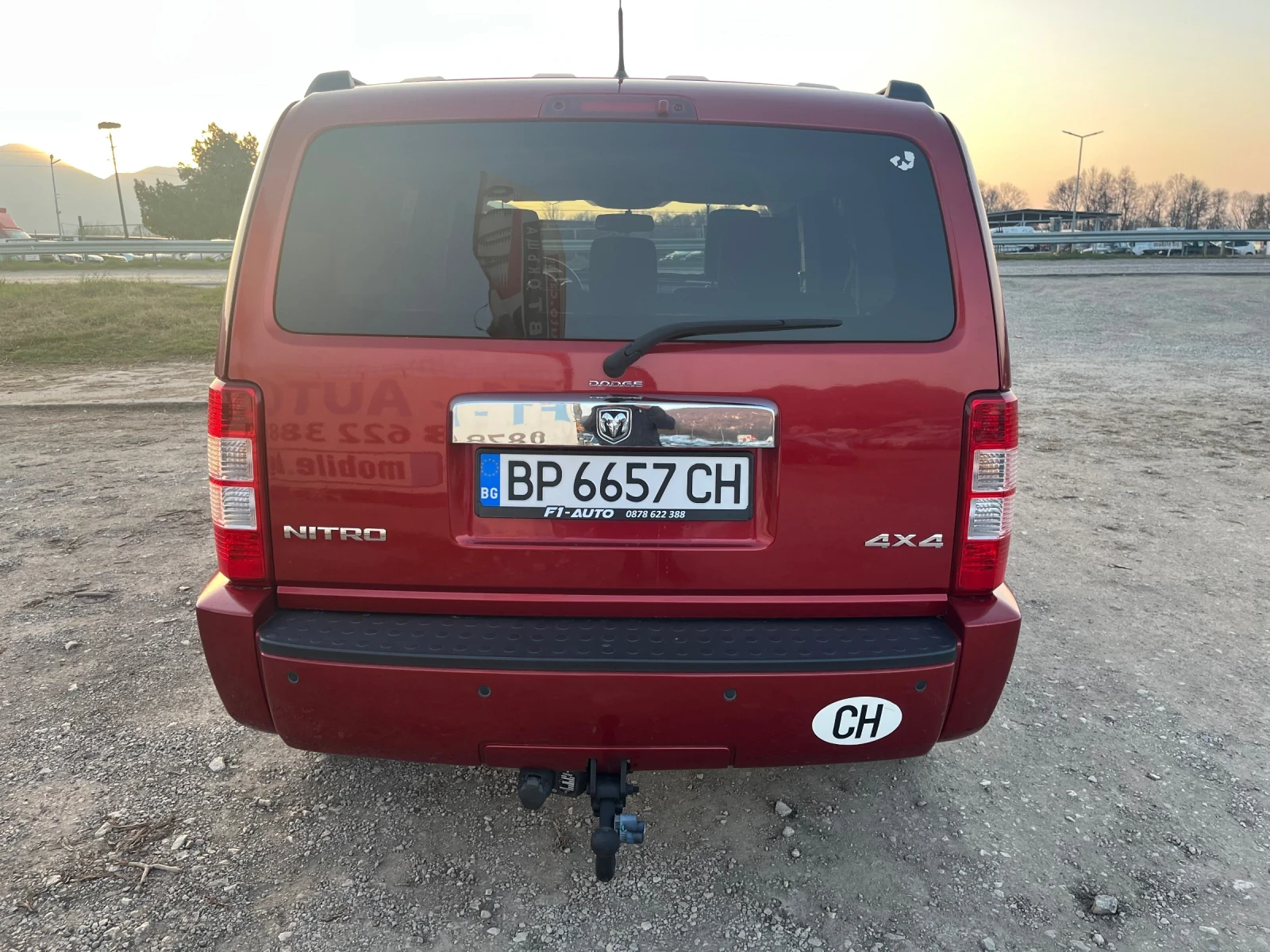 Dodge Nitro 2.8TDI-4x4-AVTOMAT, снимка 10 - Автомобили и джипове - 53854080