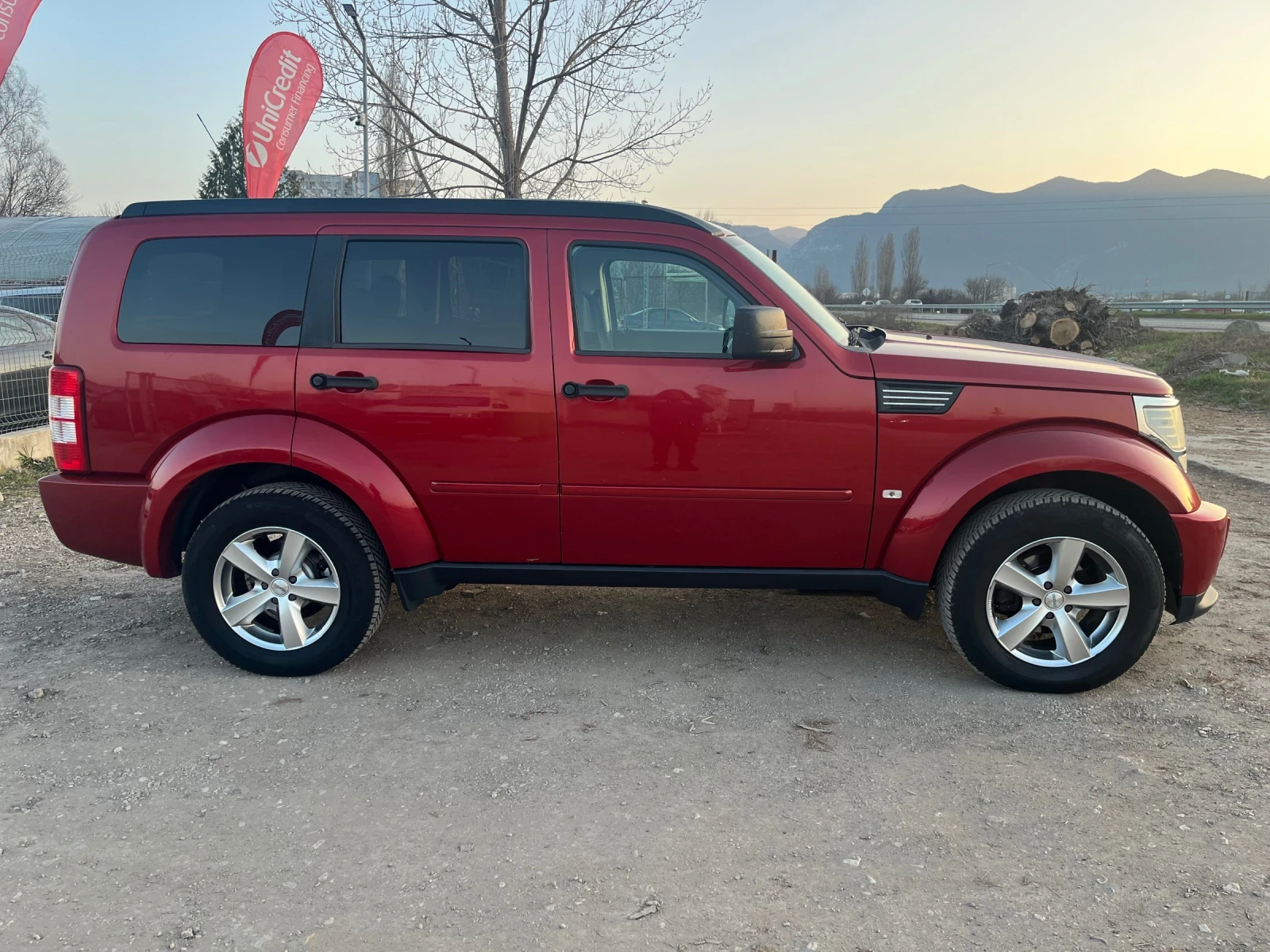 Dodge Nitro 2.8TDI-4x4-AVTOMAT, снимка 4 - Автомобили и джипове - 53854080
