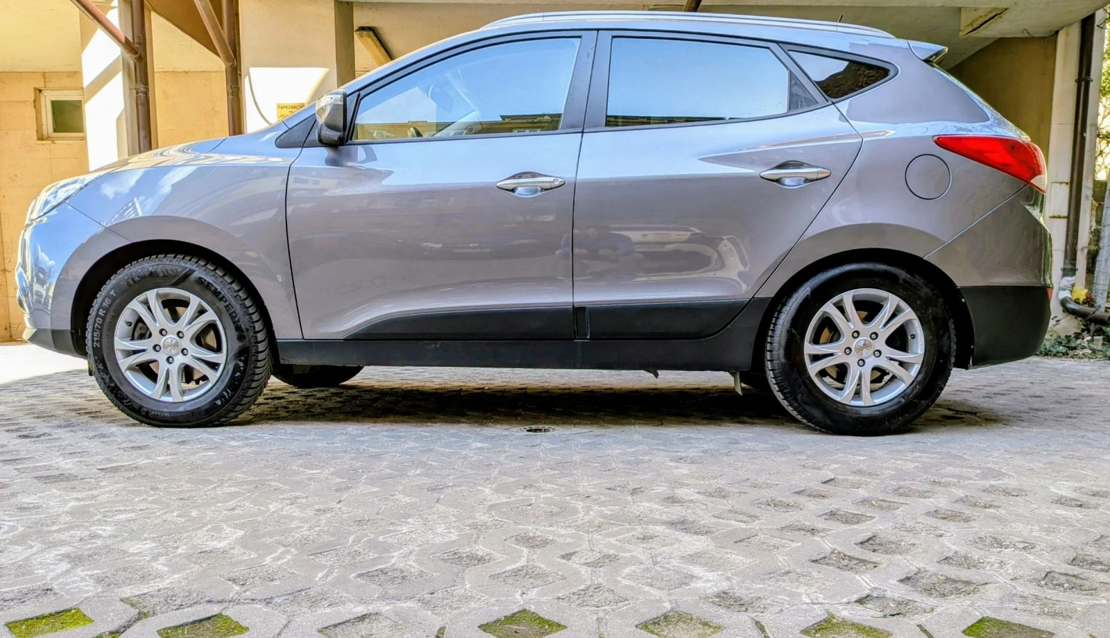 Hyundai IX35 2.0, 184 кс, Автомат, 4х4, снимка 7 - Автомобили и джипове - 54231601