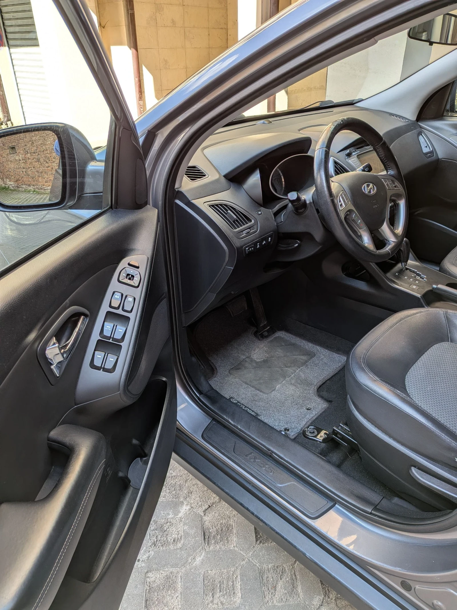 Hyundai IX35 2.0, 184 кс, Автомат, 4х4, снимка 8 - Автомобили и джипове - 54231601