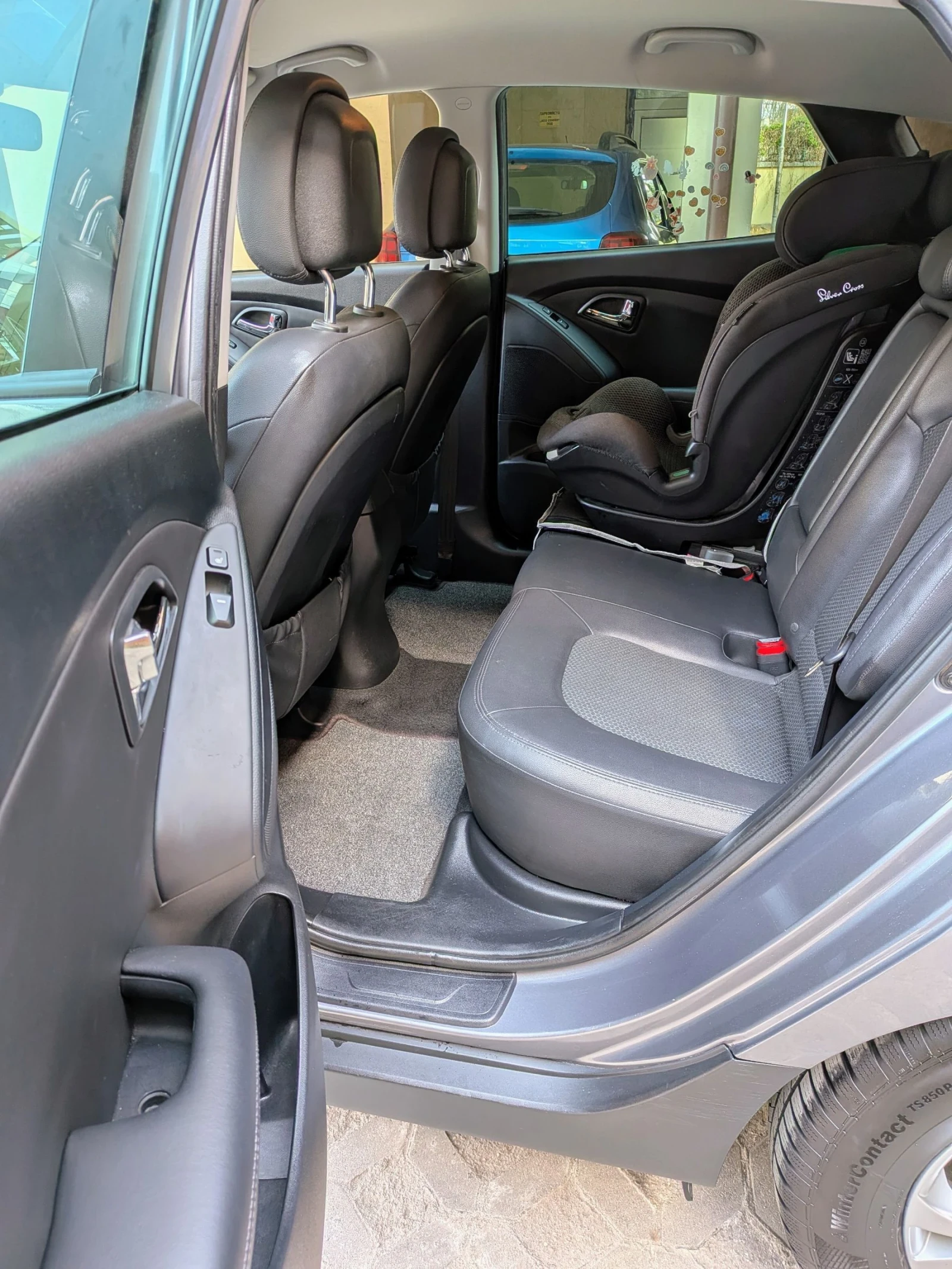 Hyundai IX35 2.0, 184 кс, Автомат, 4х4, снимка 10 - Автомобили и джипове - 54231601