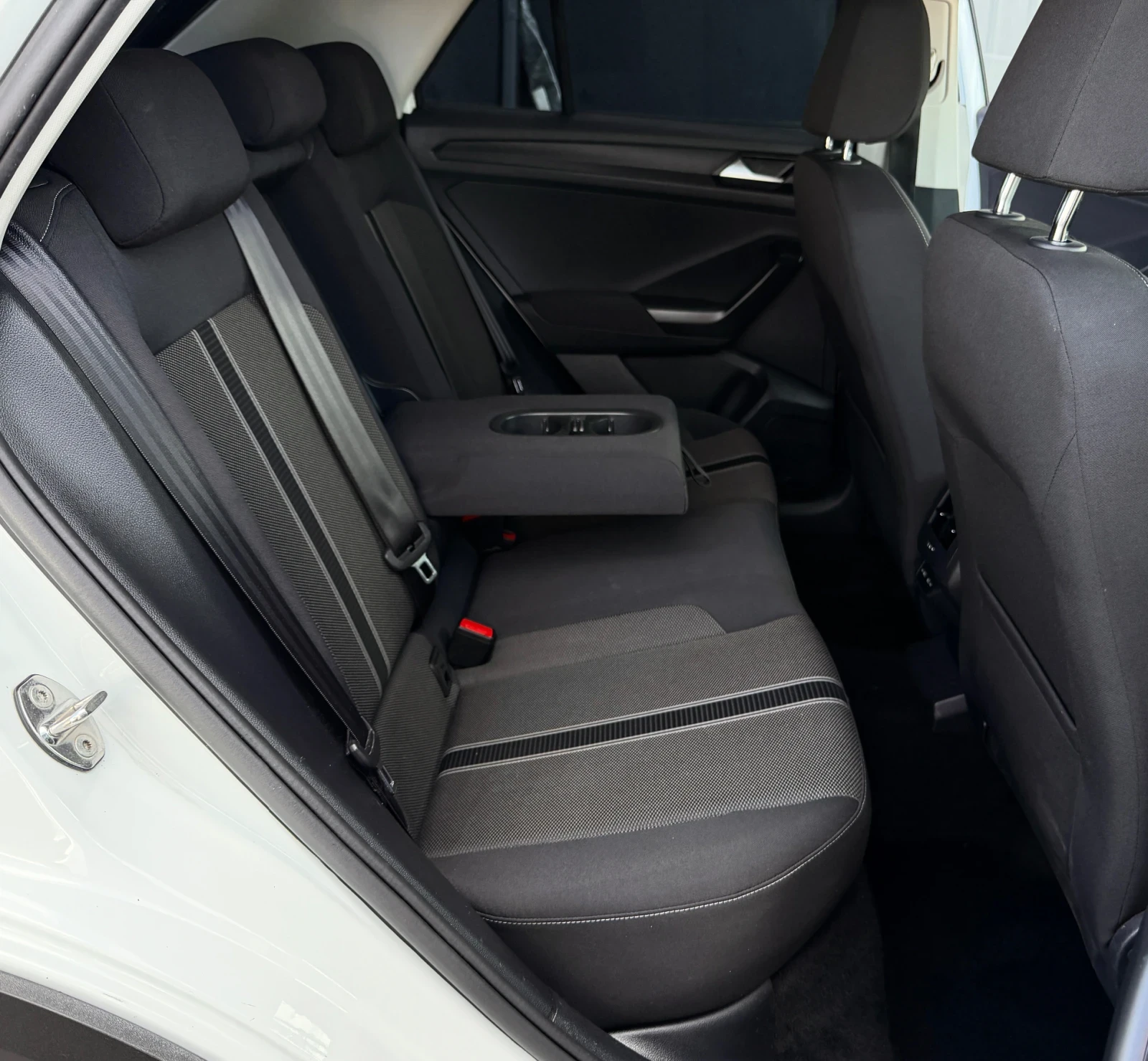 VW T-Roc 69 900км / автоматик / CarPlay , снимка 11 - Автомобили и джипове - 54724937