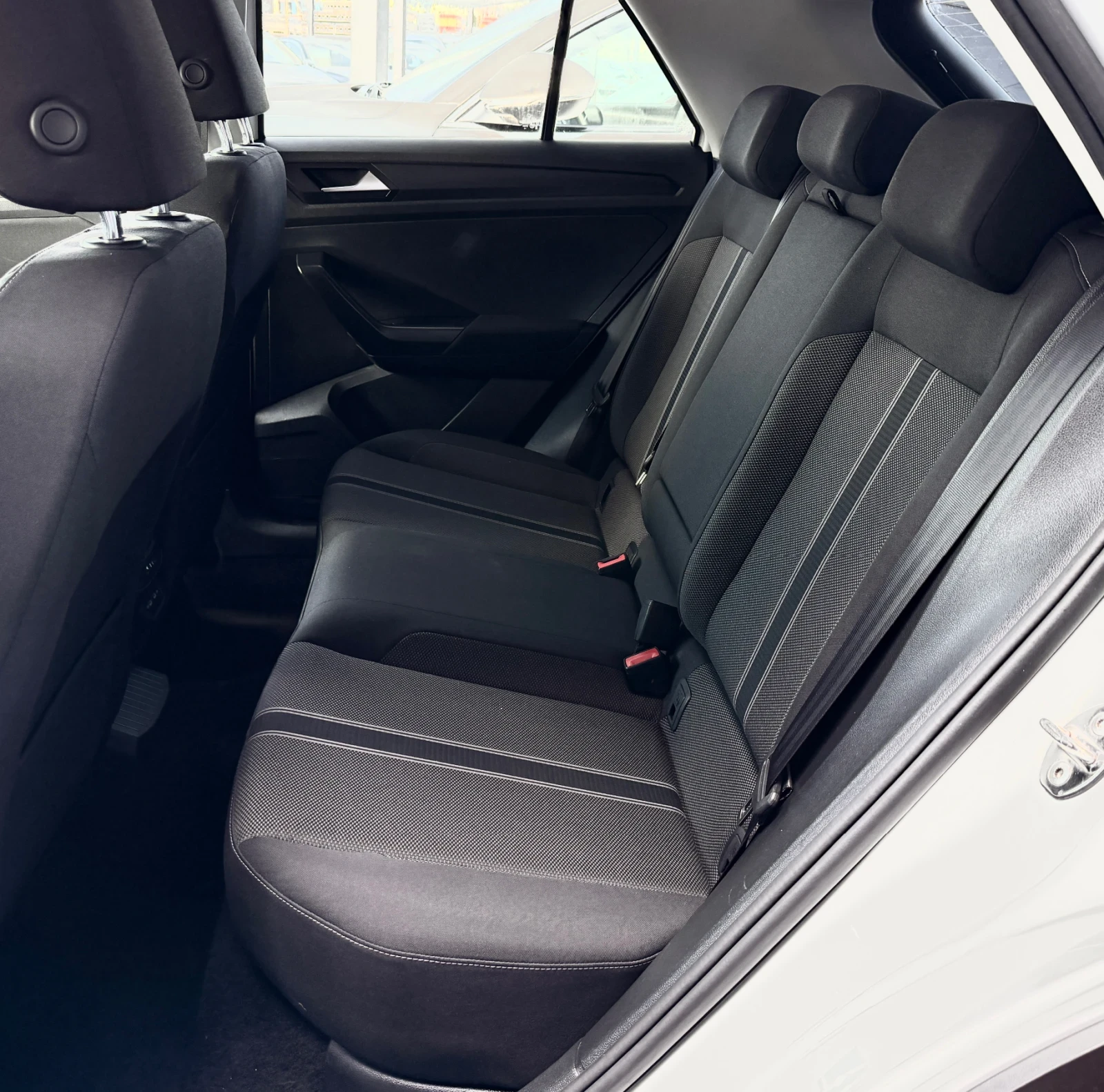 VW T-Roc 69 900км / автоматик / CarPlay , снимка 12 - Автомобили и джипове - 54724937