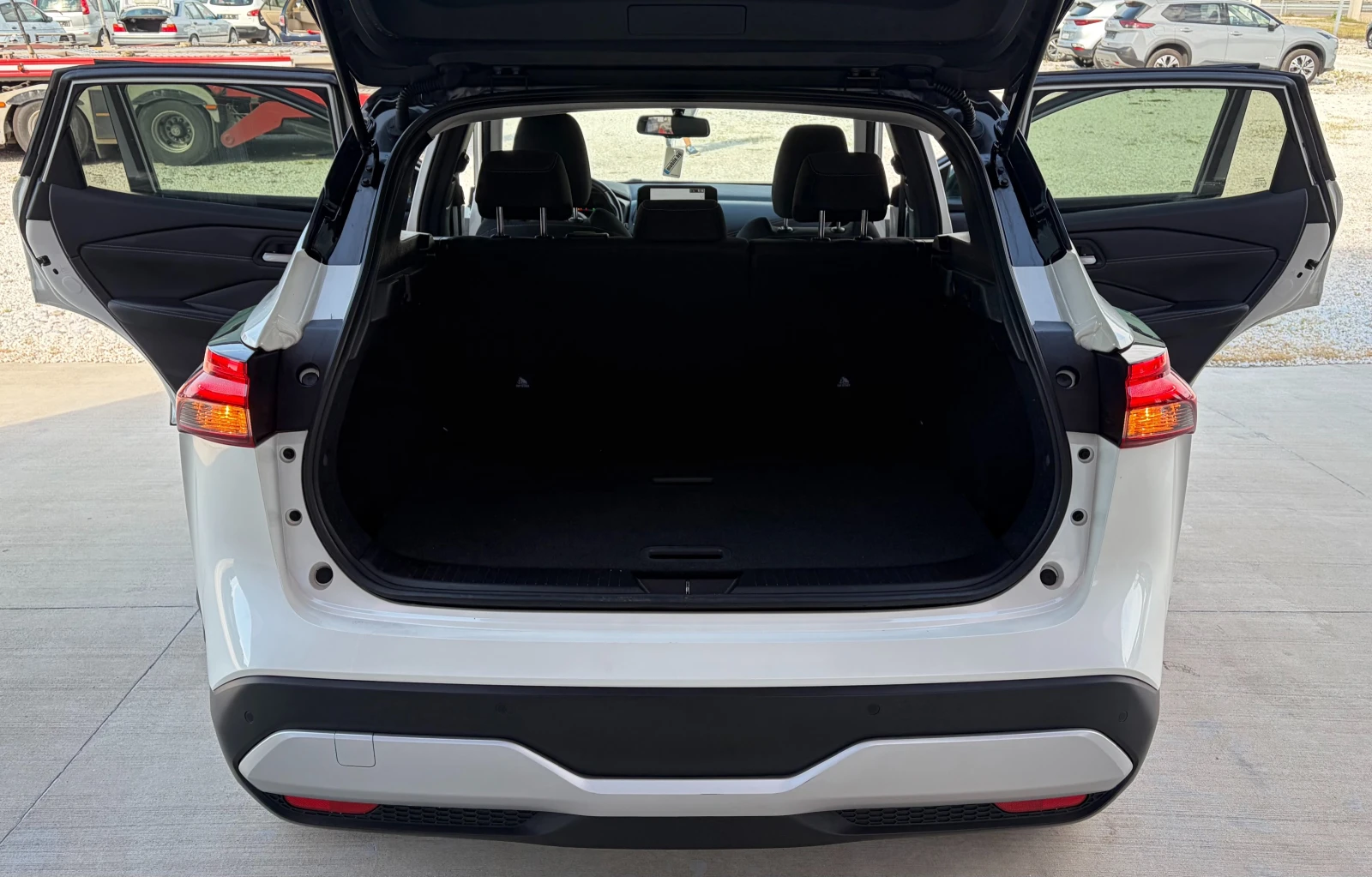 Nissan Qashqai 1.3 Hybrid, снимка 10 - Автомобили и джипове - 55024009