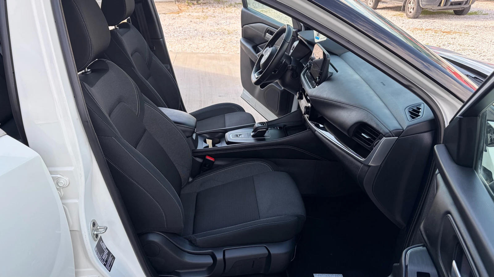 Nissan Qashqai 1.3 Hybrid, снимка 12 - Автомобили и джипове - 55024009