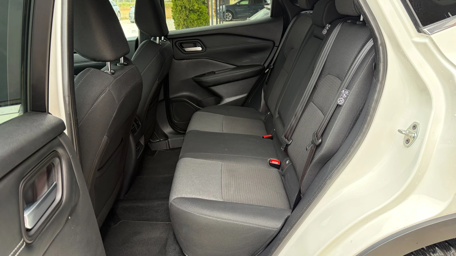 Nissan Qashqai 1.3 Hybrid, снимка 9 - Автомобили и джипове - 55024009
