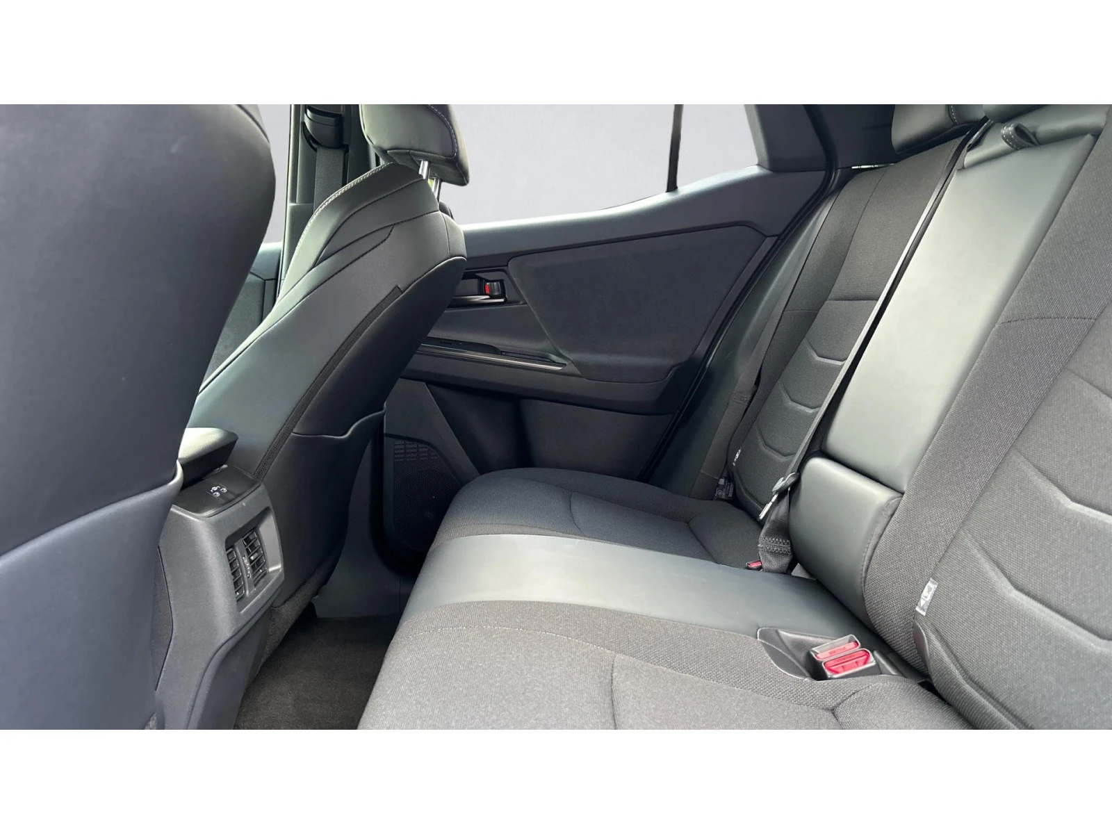 Toyota C-HR Месечна вноска от 460  , снимка 11 - Автомобили и джипове - 55229750