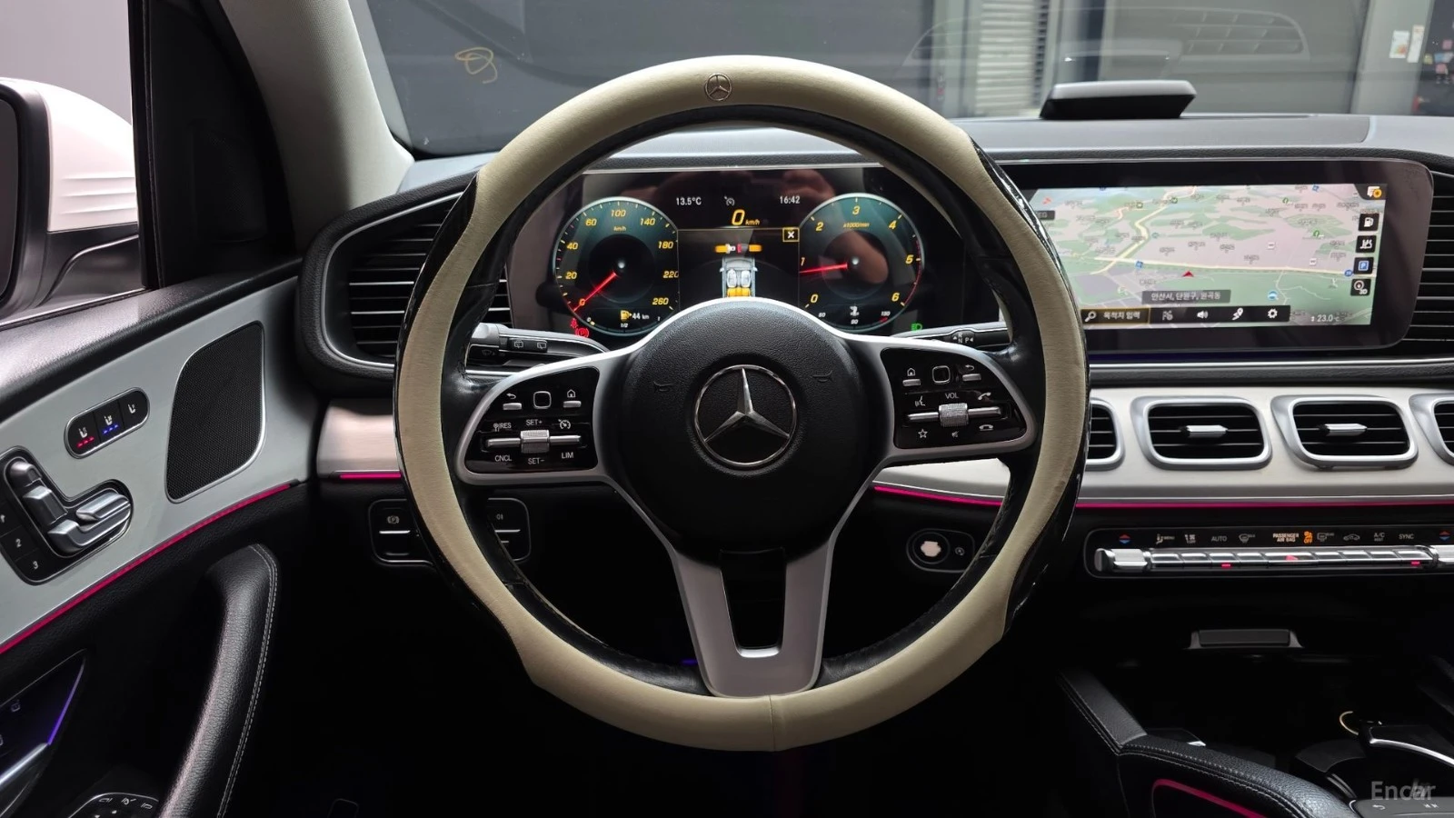 Mercedes-Benz GLE 300d 4MATIC* КОЖА* ОБДУХВ* НАВИ* ПАНО, снимка 11 - Автомобили и джипове - 55503195