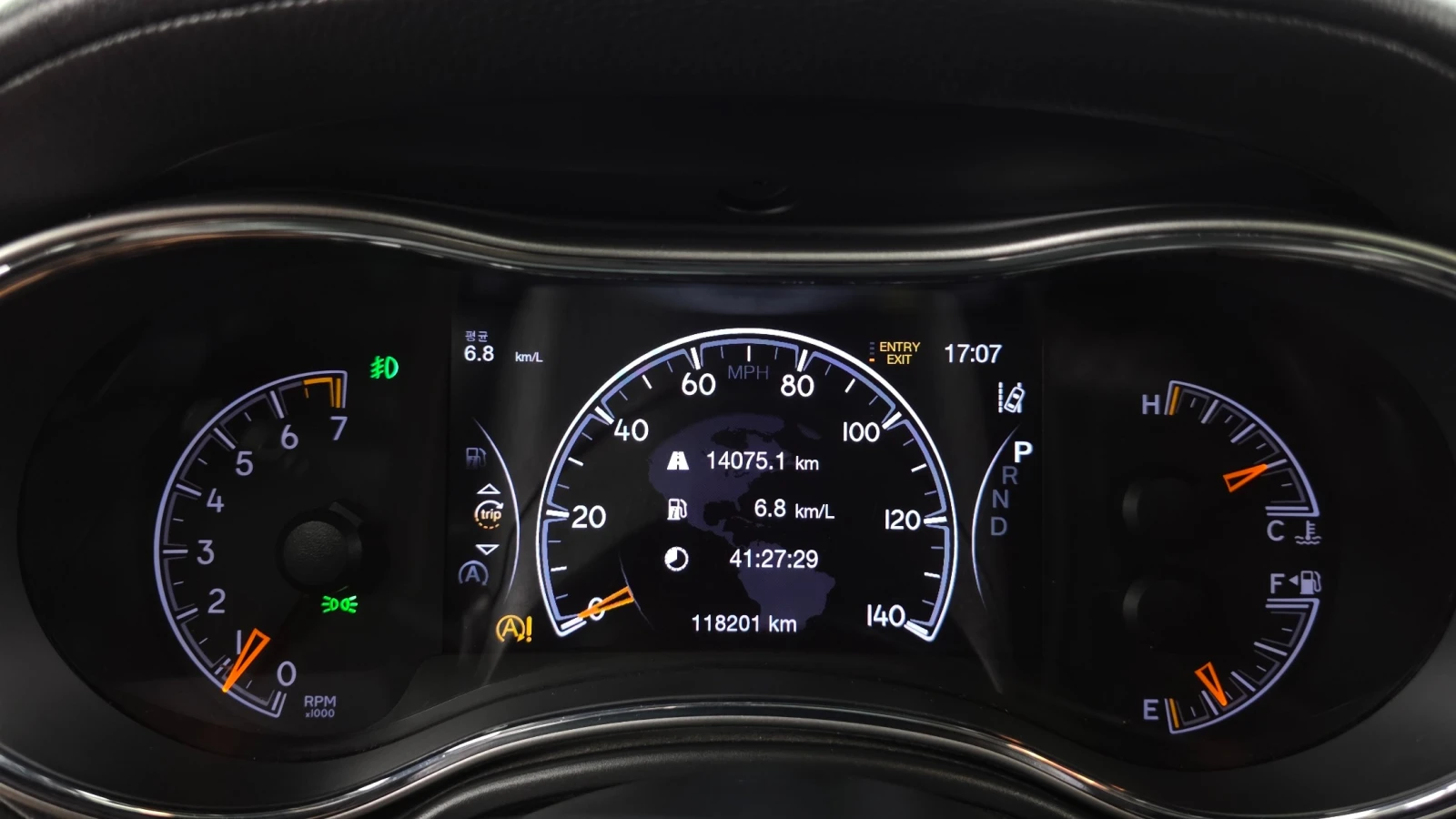 Jeep Grand cherokee OVERLAND, снимка 9 - Автомобили и джипове - 55952685