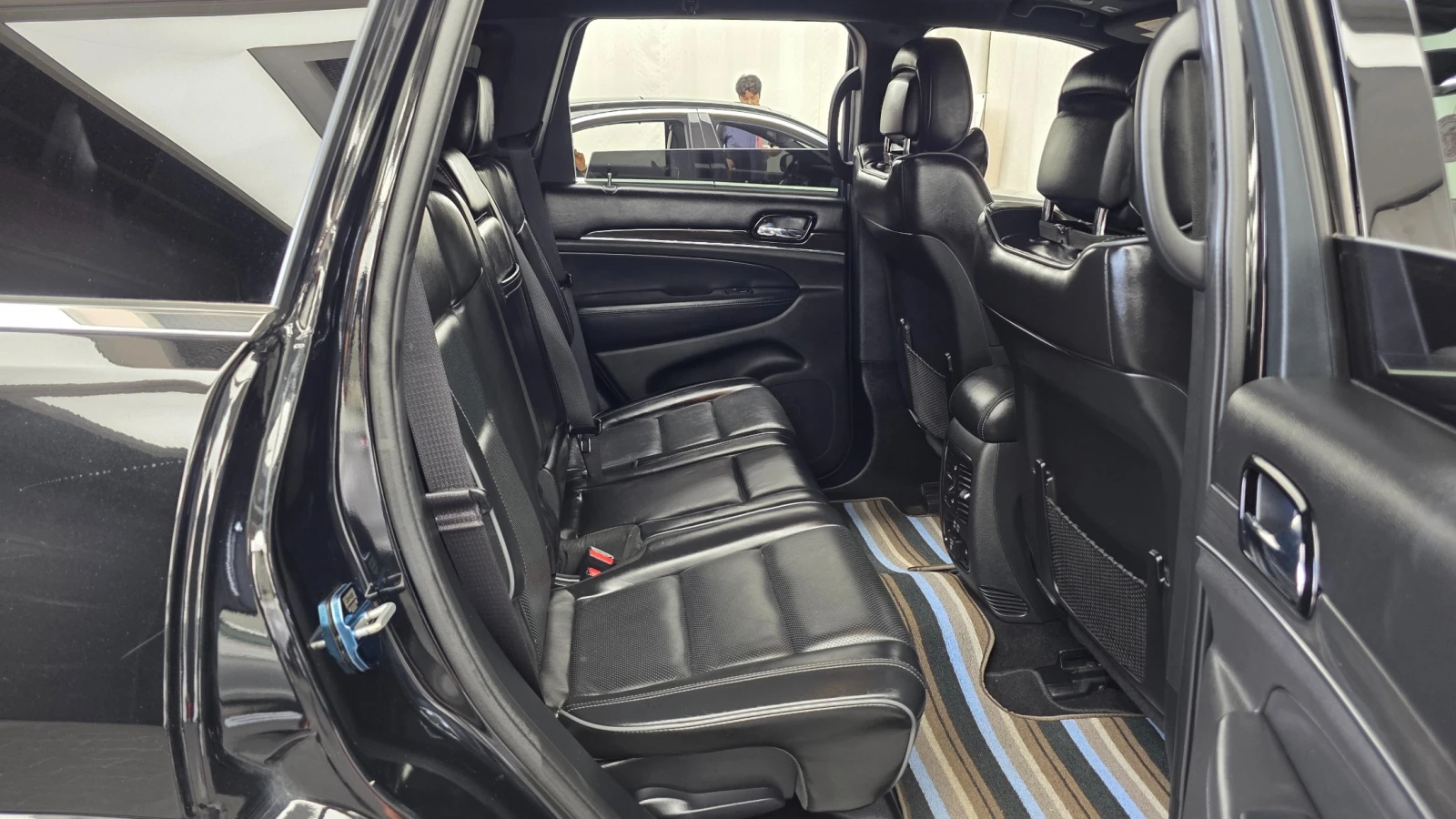 Jeep Grand cherokee OVERLAND, снимка 13 - Автомобили и джипове - 55952685