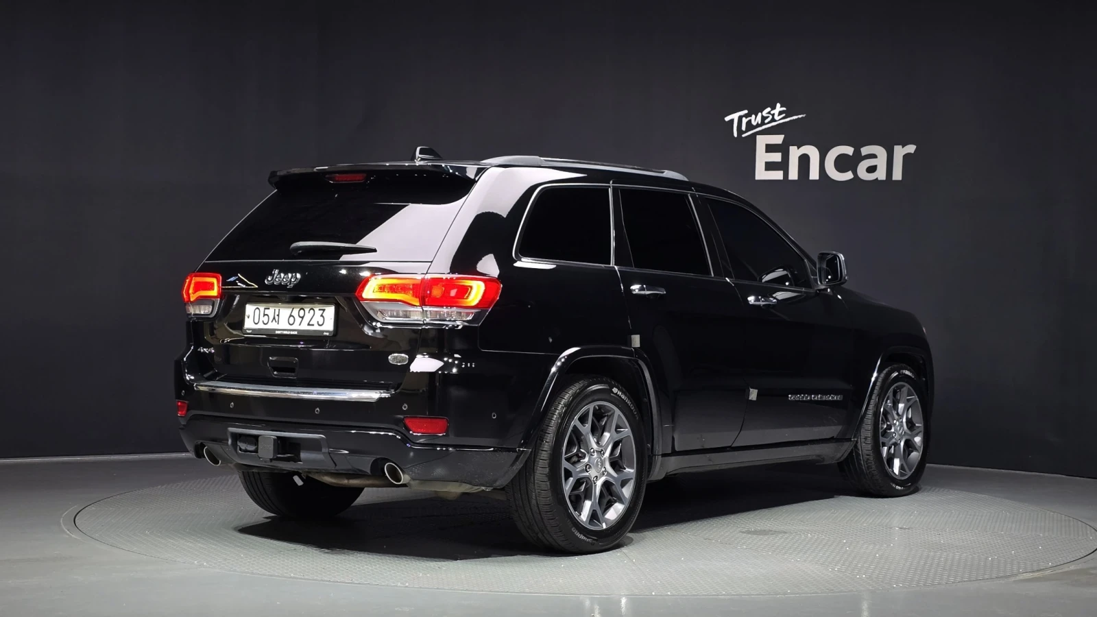 Jeep Grand cherokee OVERLAND, снимка 2 - Автомобили и джипове - 55952685