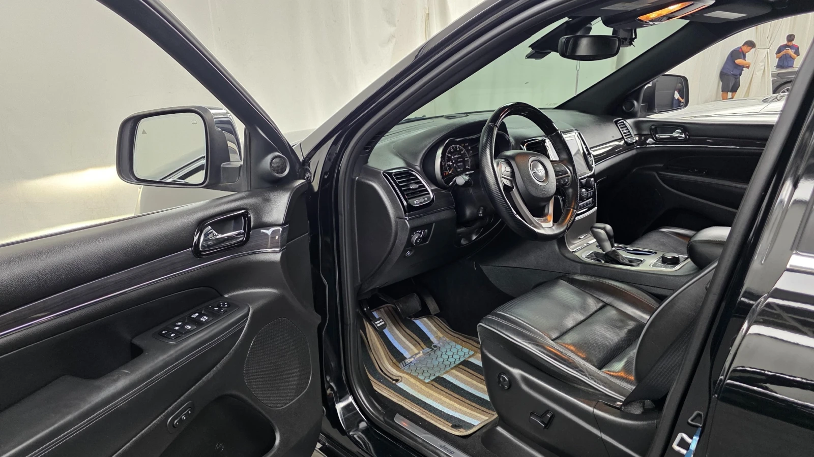 Jeep Grand cherokee OVERLAND, снимка 7 - Автомобили и джипове - 55952685