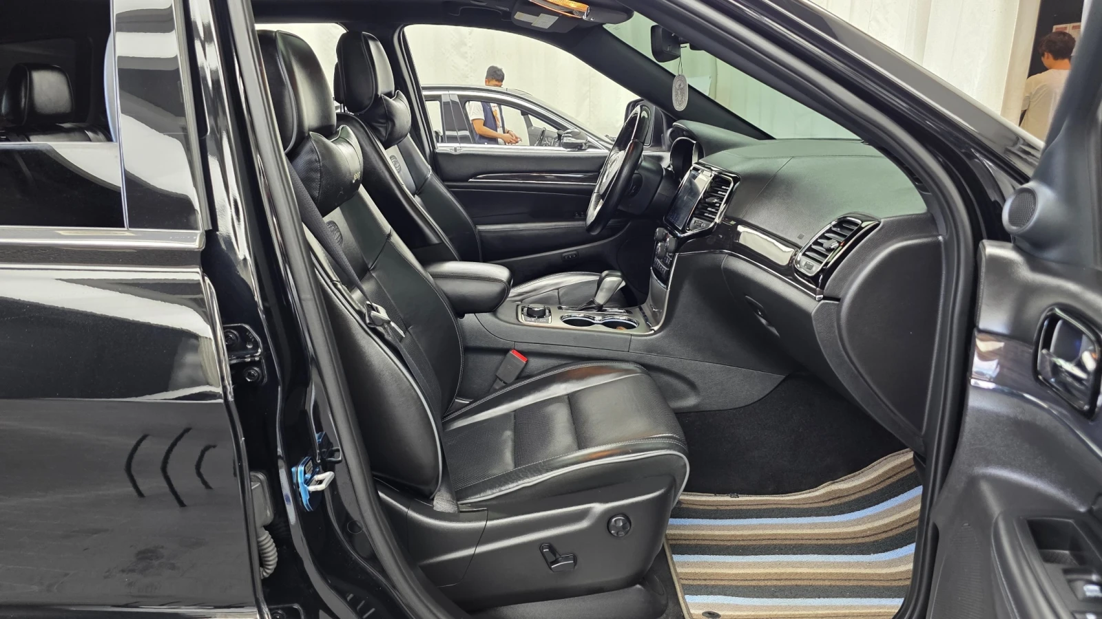 Jeep Grand cherokee OVERLAND, снимка 12 - Автомобили и джипове - 55952685