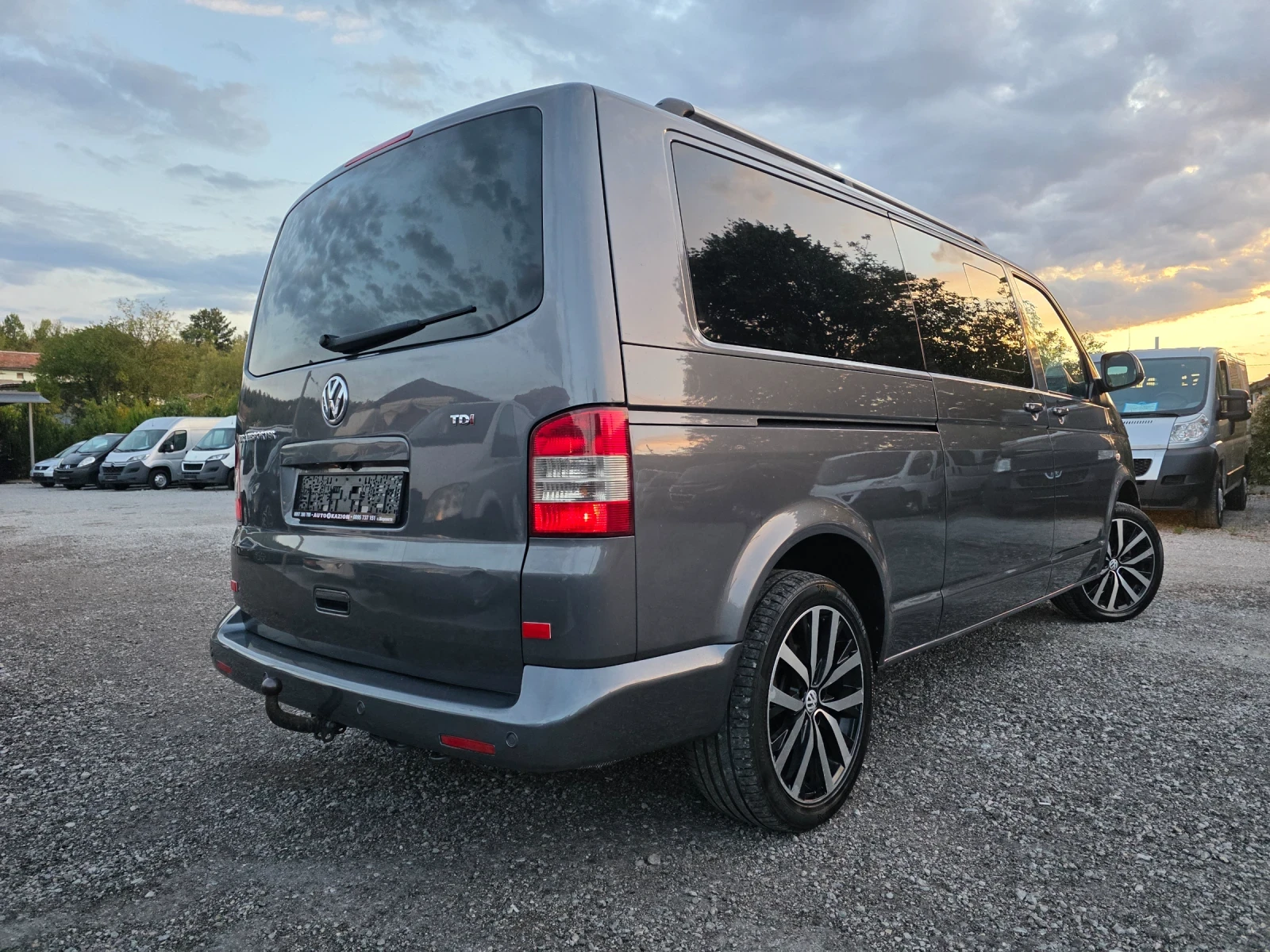 VW Transporter 2.0tdi Автоматик Дълга база, снимка 6 - Бусове и автобуси - 56215876