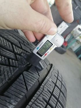 Гуми Зимни 255/35R20, снимка 5